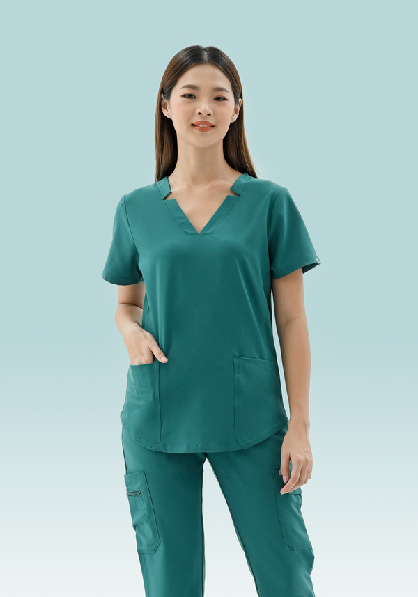 17685 - NOTCHED COLLAR V-NECK STRETCH TOP WITH 2 POCKETS